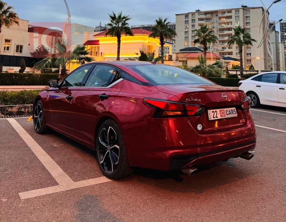 نيسان ألتيما